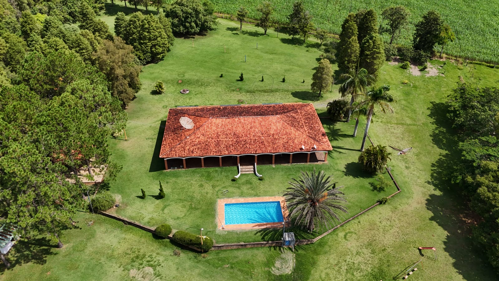 Rural com 3 Quartos à Venda, 220.000,00 m² - Foto 1