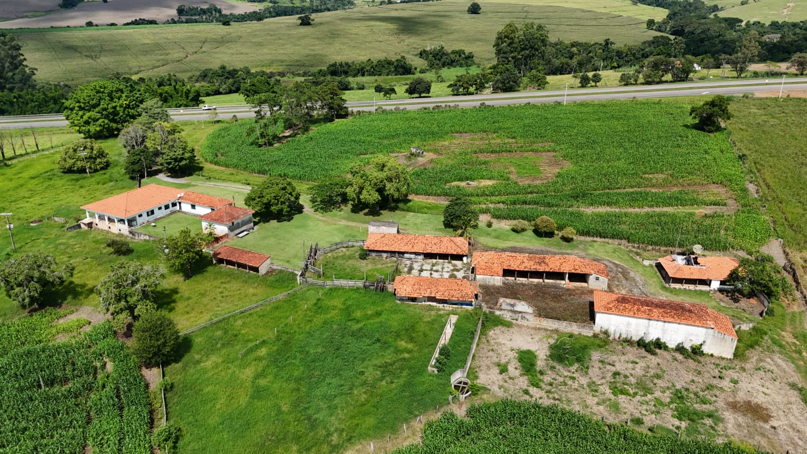 Rural com 3 Quartos à Venda, 307.000,00 m² - Foto 1